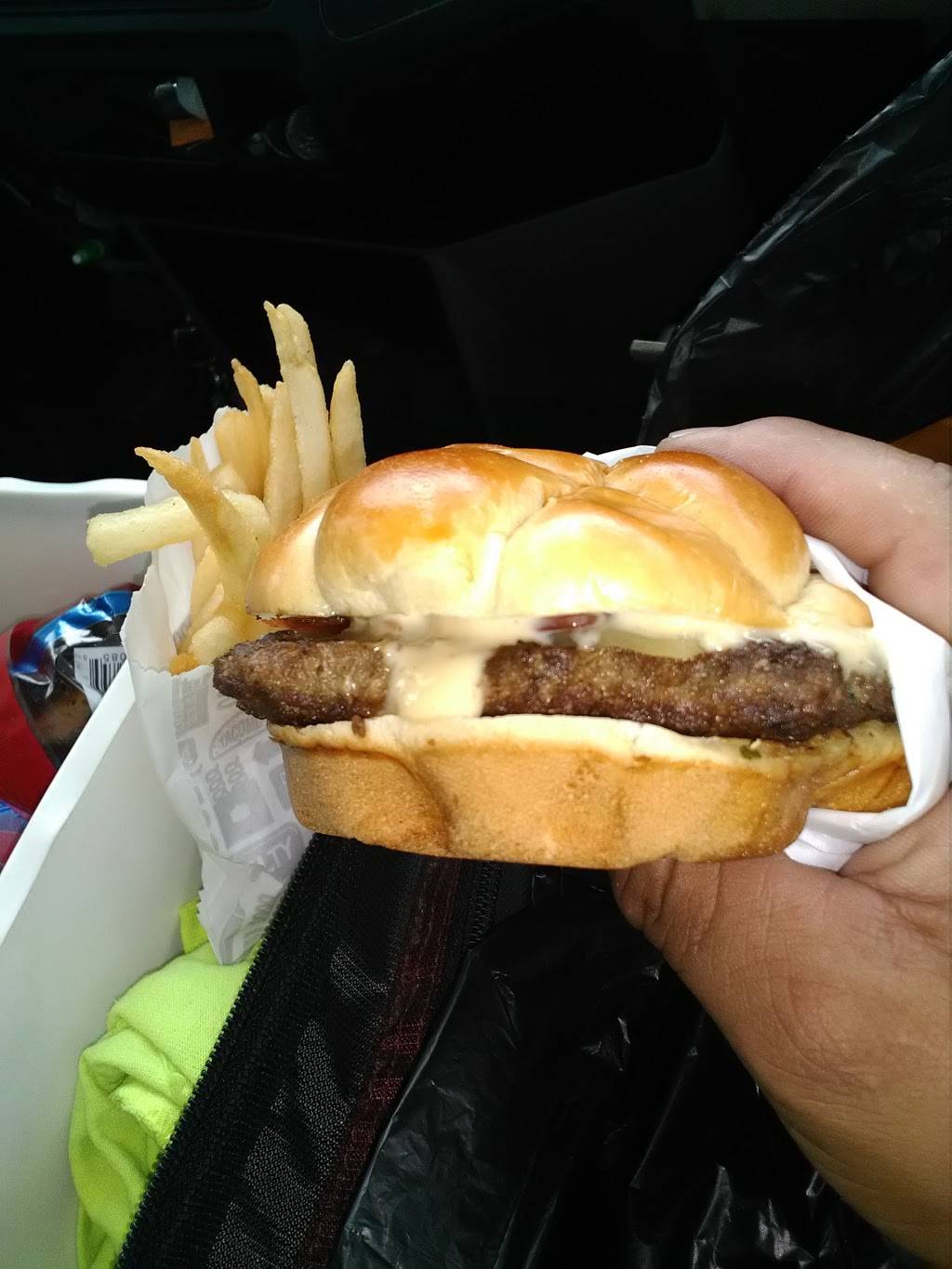 Jack in the Box | restaurant | 1734 E Division St, Arlington, TX 76011, USA | 8178605842 OR +1 817-860-5842