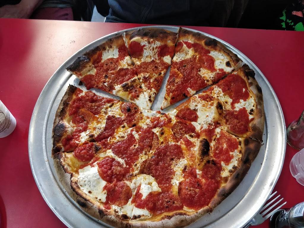 Totonnos Pizzeria Napolitana | restaurant | 1524 Neptune Ave, Brooklyn, NY 11224, USA | 7183728606 OR +1 718-372-8606