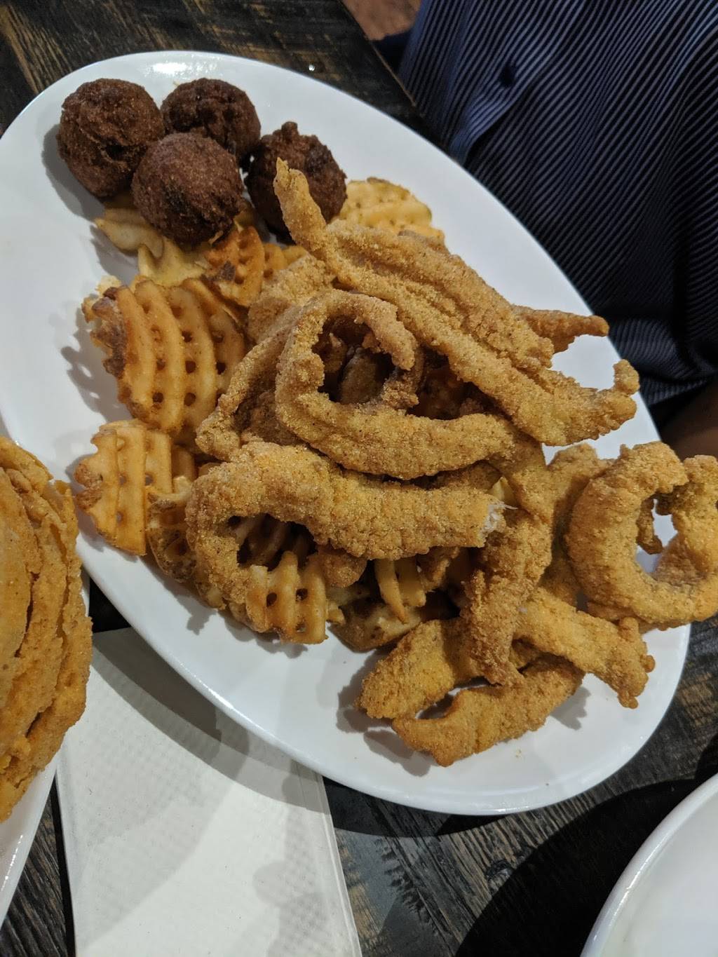 Walk-Ons Bistreaux and Bar | restaurant | 401 E, I-20, Arlington, TX 76018, USA | 8176172137 OR +1 817-617-2137