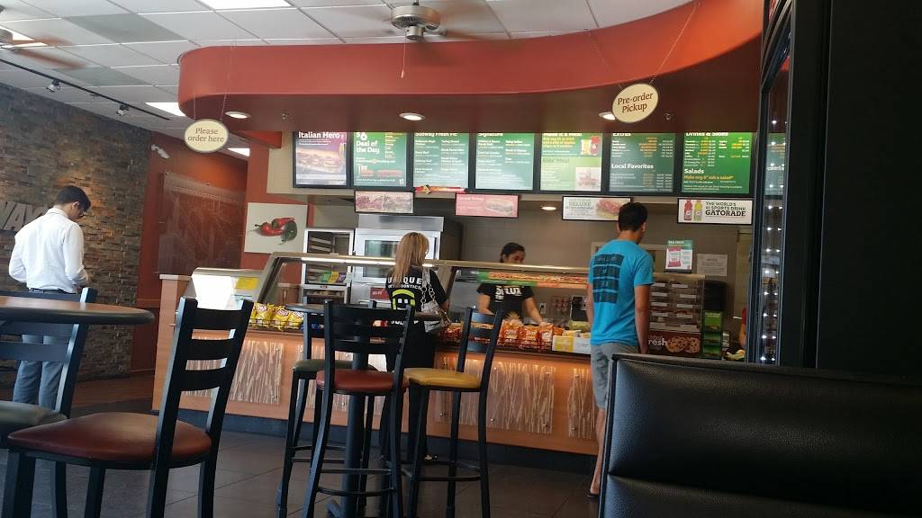 Subway | restaurant | 1008 W Shaw Ave, Fresno, CA 93711, USA | 5592224441 OR +1 559-222-4441