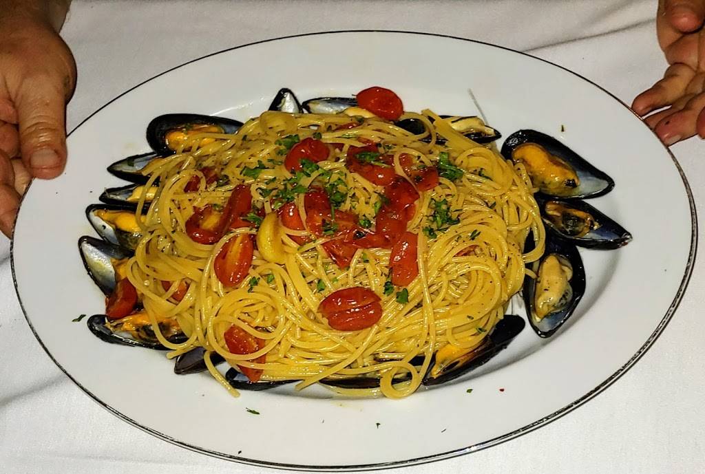 Angelinas | restaurant | 743 S 8th St, Philadelphia, PA 19147, USA | 2159221349 OR +1 215-922-1349