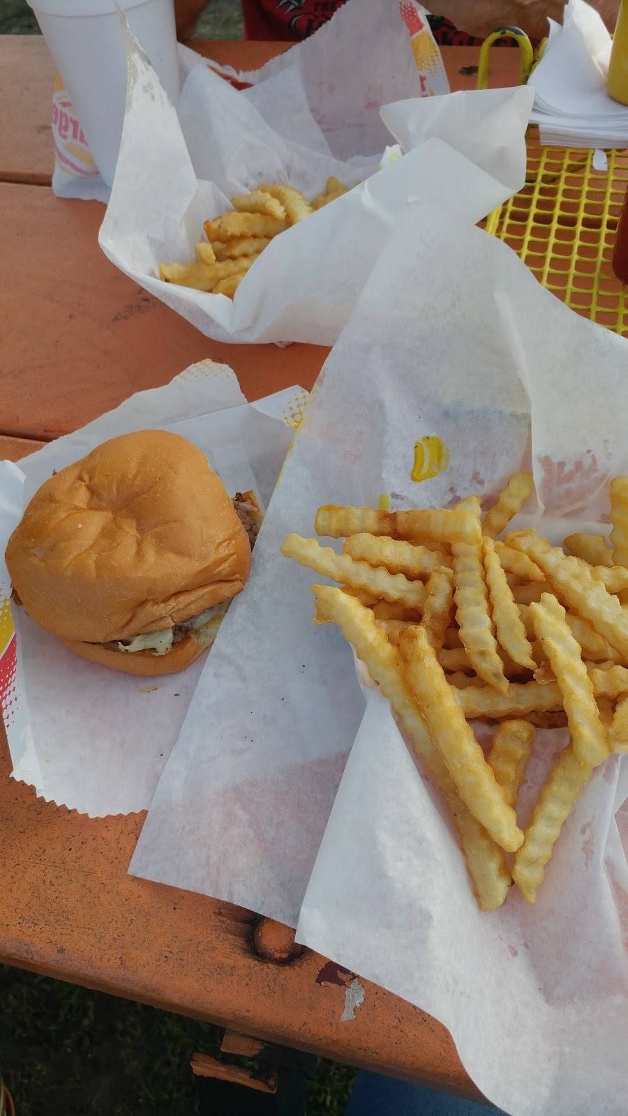 Wagners Drive-In | restaurant | 7000 W Broadway Ave, Brooklyn Park, MN 55428, USA | 7635338262 OR +1 763-533-8262