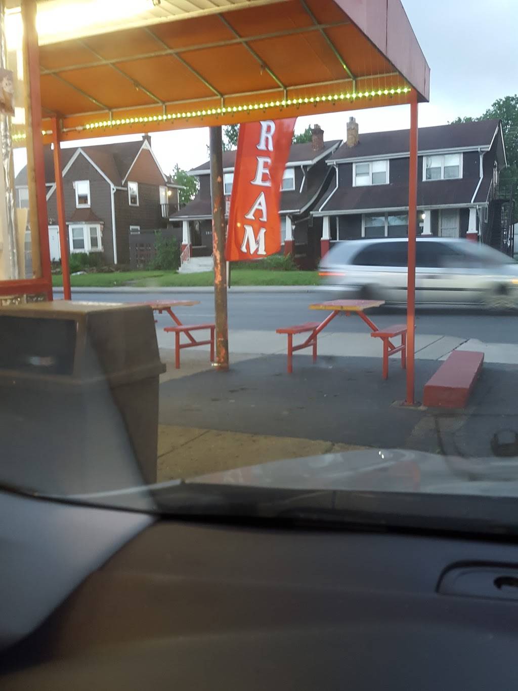 Hilltop Dairy Twist | restaurant | 2860 Sullivant Ave, Columbus, OH 43204, USA | 6142798466 OR +1 614-279-8466