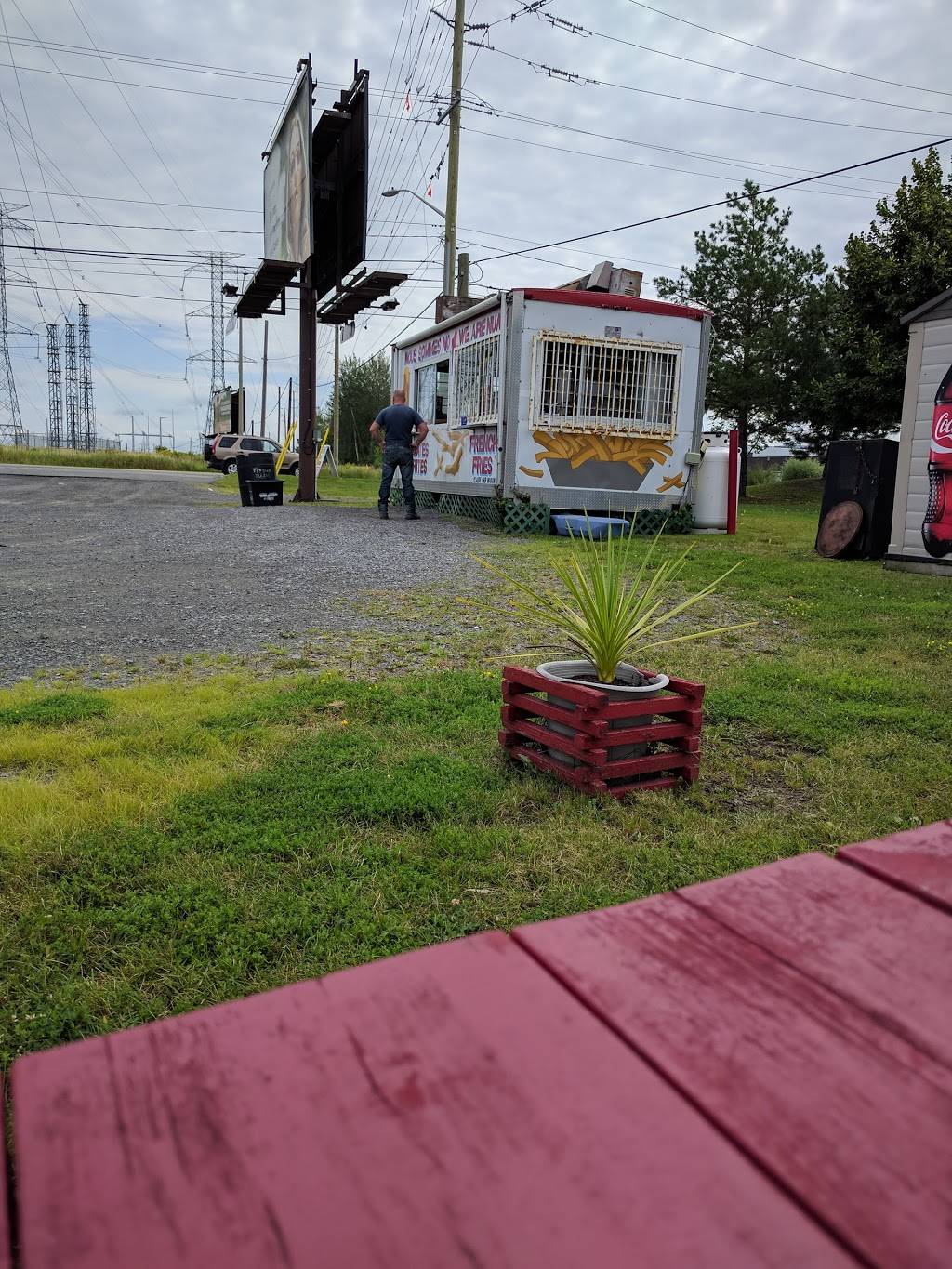 Claude Chip Wagon | restaurant | 3050 Hawthorne Rd, Ottawa, ON K1G 3J6, Canada | 6137369612 OR +1 613-736-9612