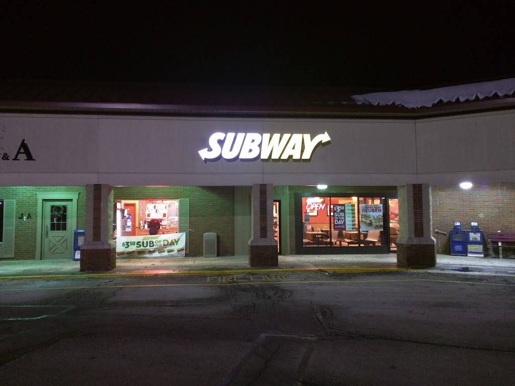 Subway | restaurant | 820 W Maple St, Hartville, OH 44632, USA | 3308772806 OR +1 330-877-2806