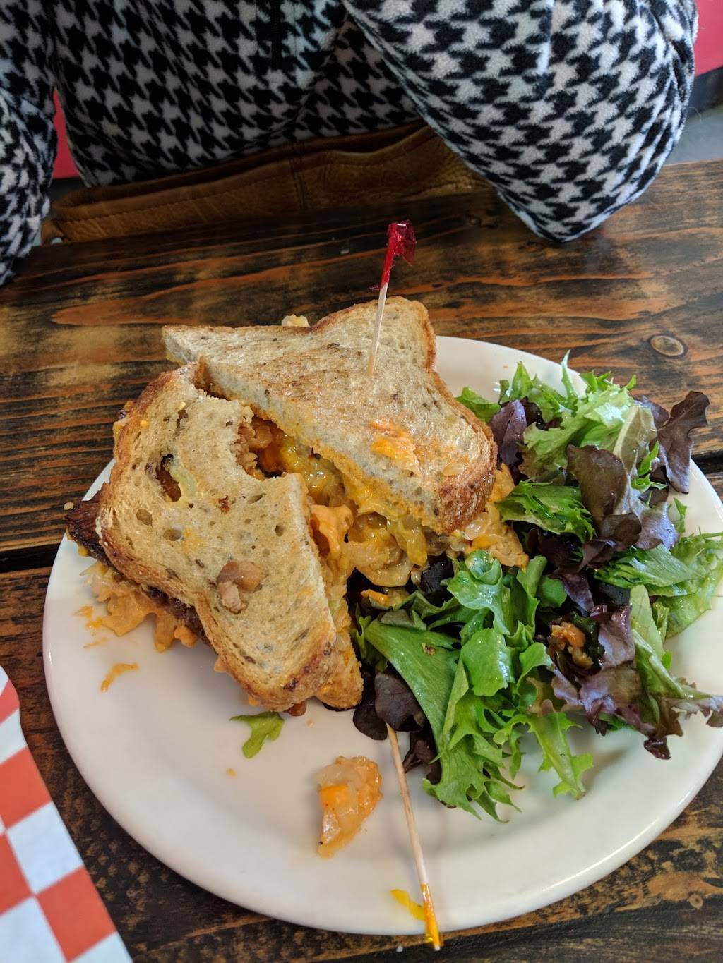 Donut Farm Oakland | cafe | 6037 San Pablo Ave, Oakland, CA 94608, USA | 5103386319 OR +1 510-338-6319