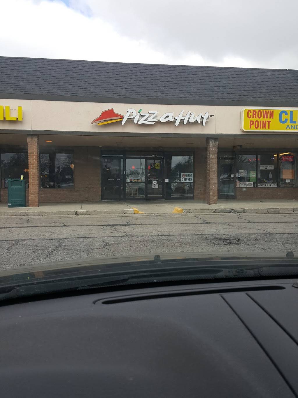Pizza Hut | restaurant | 2052 Crown Plaza Dr #7, Columbus, OH 43235, USA | 6144594862 OR +1 614-459-4862