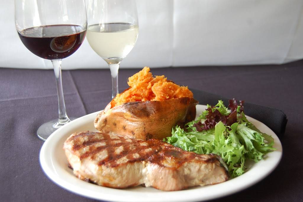 Beefeaters | restaurant | 672 SW Broad St, Southern Pines, NC 28387, USA | 9106925550 OR +1 910-692-5550