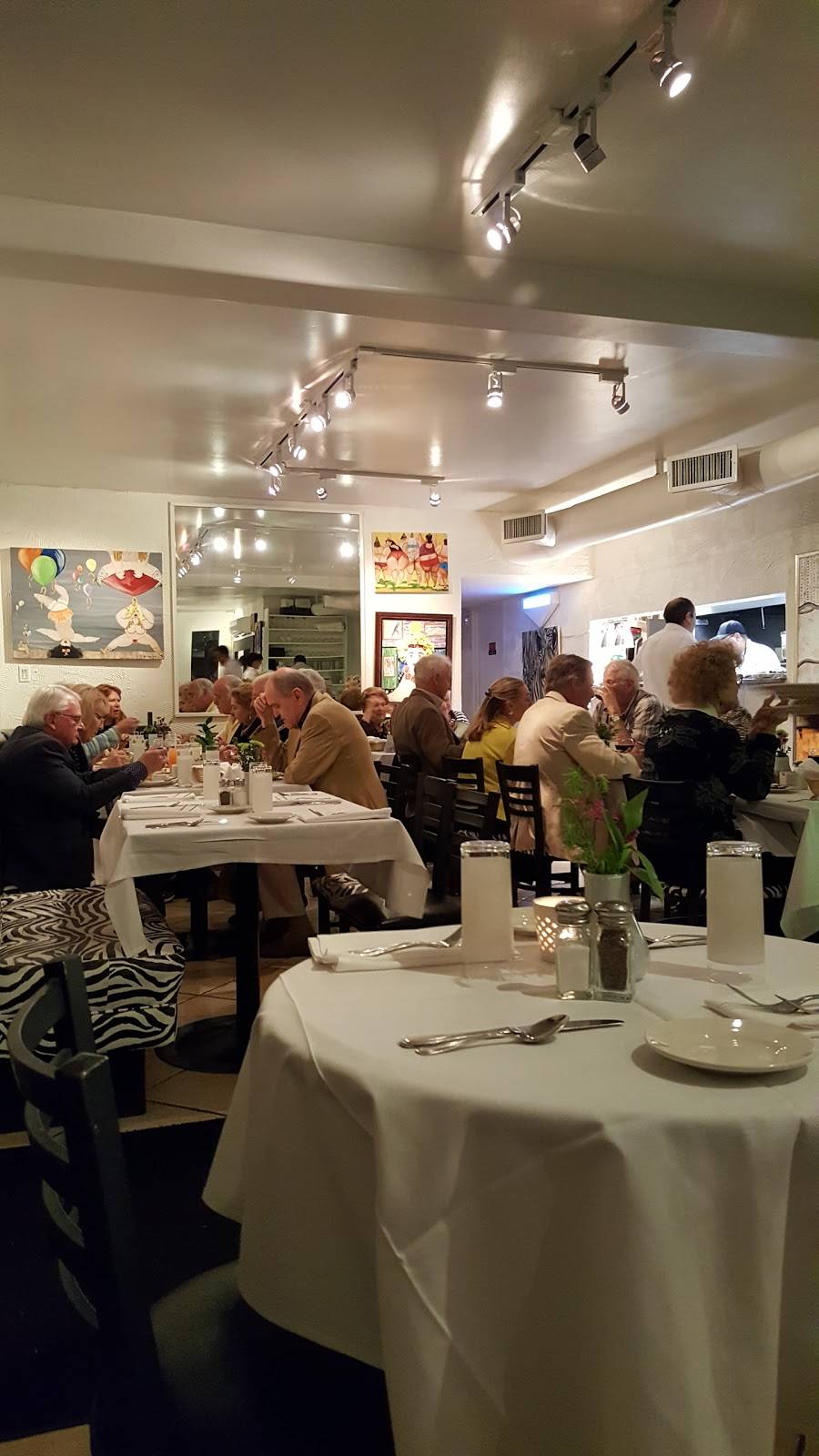 John Henrys Cafe | restaurant | 1785 E Tahquitz Canyon Way, Palm Springs, CA 92262, USA | 7603277667 OR +1 760-327-7667