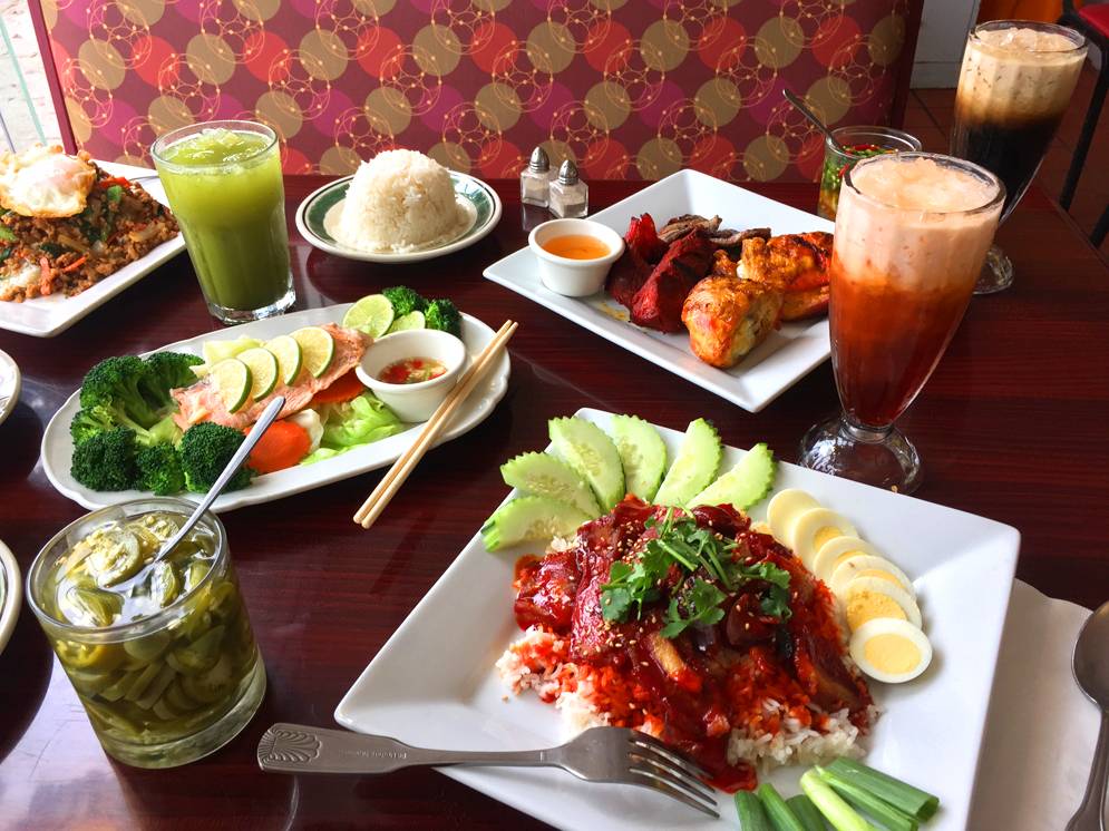 Bangkok Palace | restaurant | 2202 Sunset Blvd, Los Angeles, CA 90026, USA | 2134836913 OR +1 213-483-6913