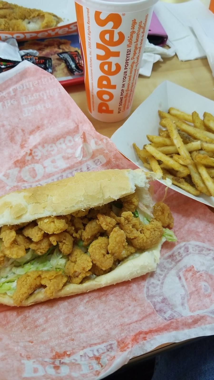 Popeyes Louisiana Kitchen | restaurant | 6011 N Illinois St, Fairview Heights, IL 62208, USA | 6183984626 OR +1 618-398-4626