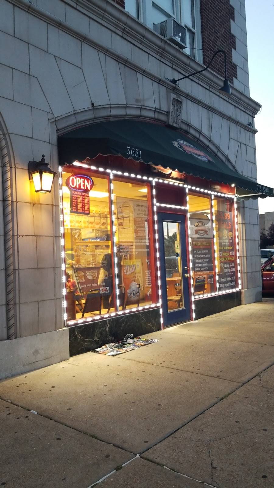 Pops Steak, Fish & Chicken | restaurant | 3651 S Grand Blvd, St. Louis, MO 63118, USA | 3147732500 OR +1 314-773-2500