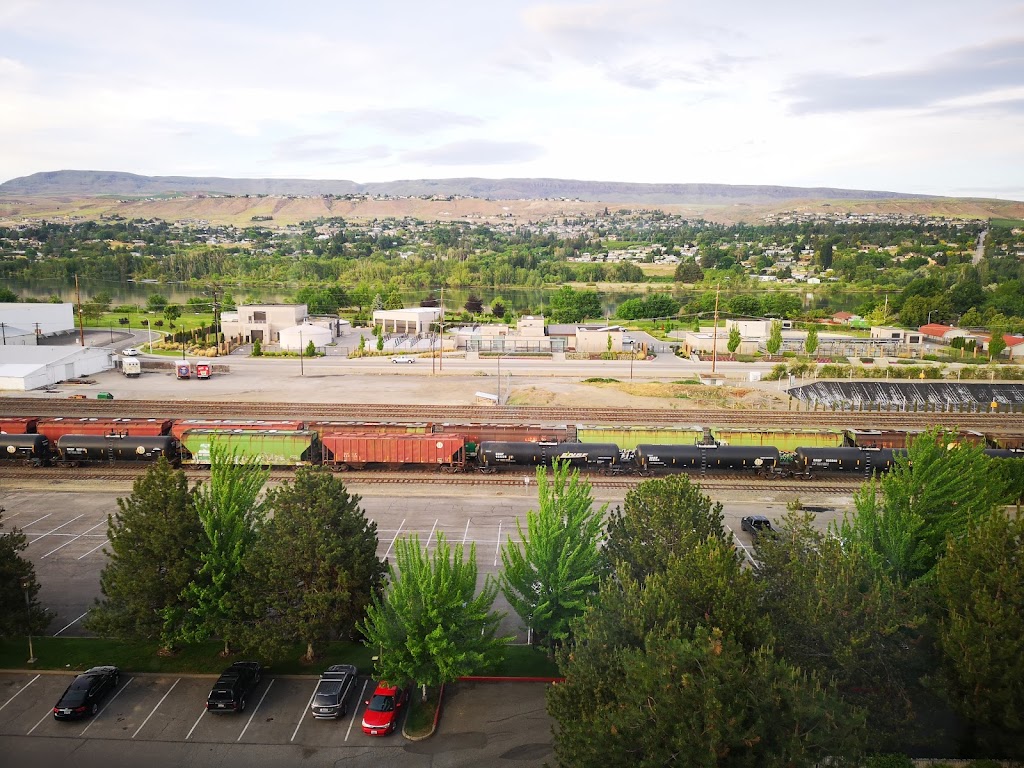 Rivertop Bar & Grill | restaurant | 201 N Wenatchee Ave, Wenatchee, WA 98801, USA | 5096621234 OR +1 509-662-1234