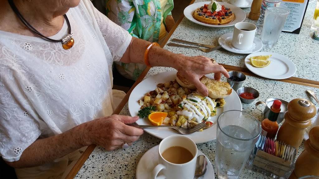 Riverside Clubhouse | restaurant | 2633 Riverside Blvd, Sacramento, CA 95818, USA | 9164489988 OR +1 916-448-9988