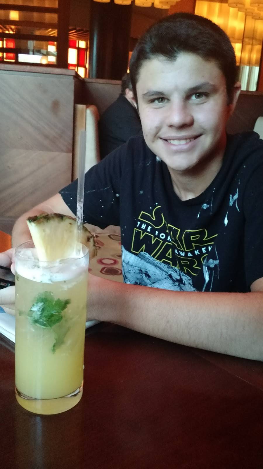 Coconuts Poolside Bar & Grill | restaurant | 9801 International Dr, Orlando, FL 32819, USA | 4072841234 OR +1 407-284-1234