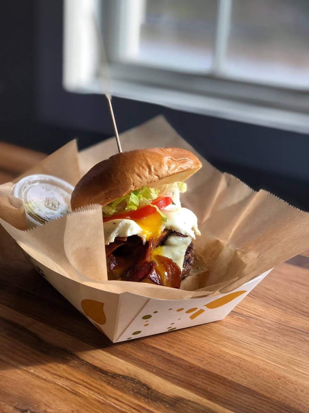 Little Brother Burger Company | restaurant | 420 Main St, New London, NH 03257, USA | 6038770196 OR +1 603-877-0196