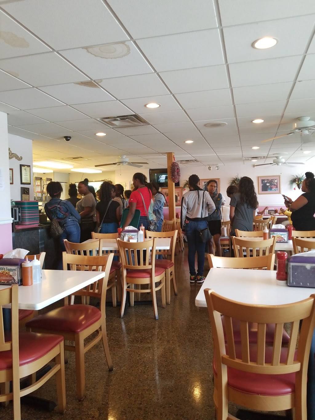 Francos Restaurant & Catering | restaurant | 5014, 3300 Dixie Hwy, Louisville, KY 40216, USA | 5024488044 OR +1 502-448-8044