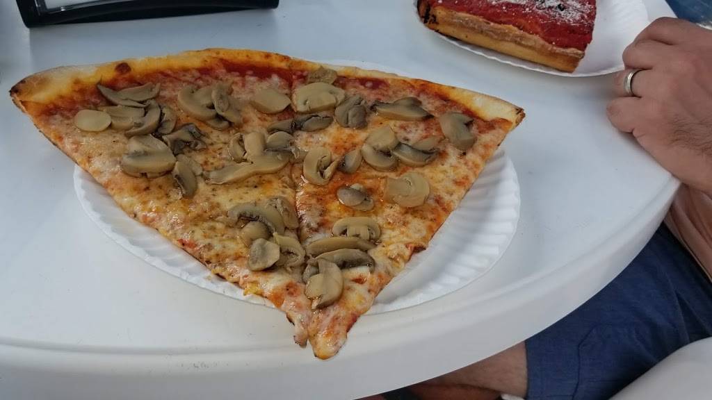 Cherry Grove Pizza | restaurant | 179 Ocean Walk, Sayville, NY 11782, USA | 6315976766 OR +1 631-597-6766