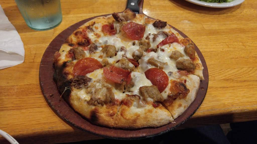 Charcoal Grill & Rotisserie | restaurant | 5745 75th St, Kenosha, WI 53142, USA | 2629429896 OR +1 262-942-9896