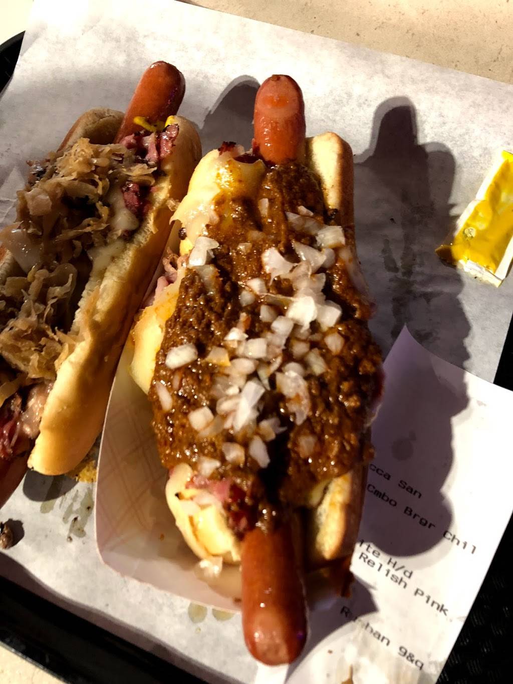 Pinks Hot Dog | restaurant | 201 Universal City Plaza, North Hollywood, CA 91602, USA | 8186222364 OR +1 818-622-2364