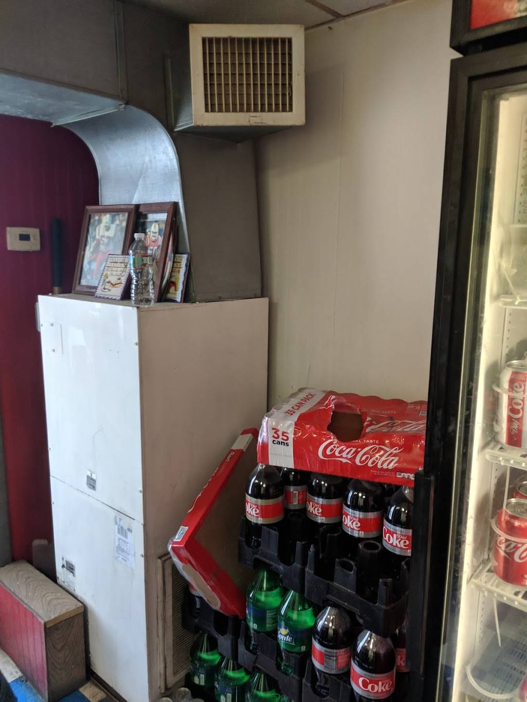 Newport Avenue Pizzeria | meal delivery | 1100 Newport Ave, Pawtucket, RI 02861, USA | 4017222226 OR +1 401-722-2226