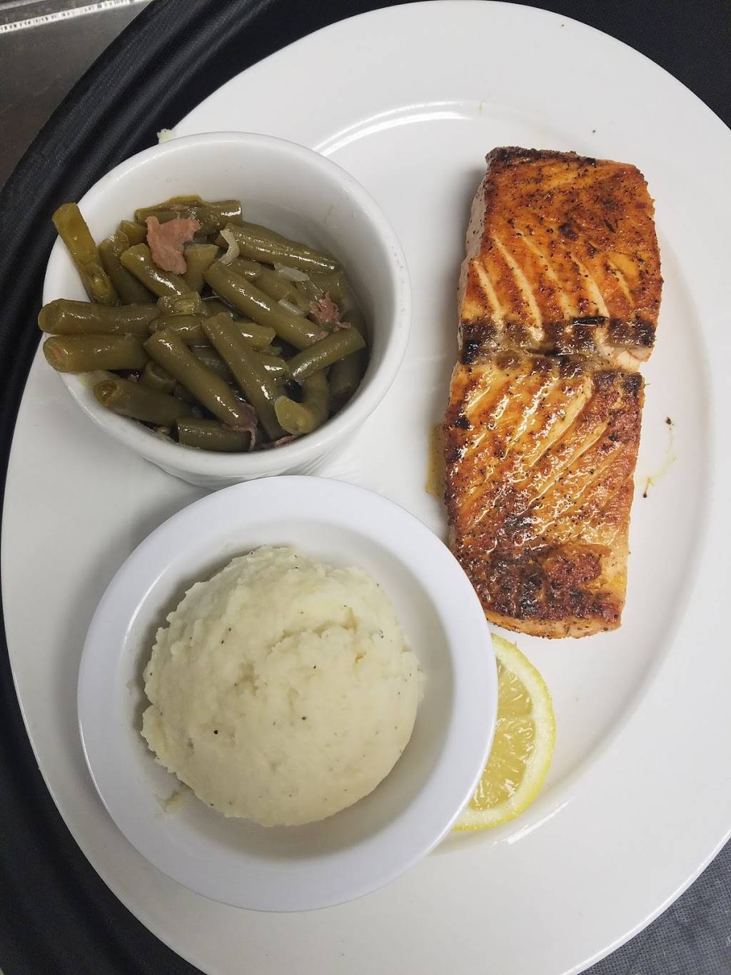 The Hut at the Peace Tropical Gardens | restaurant | 5150 Buckingham Rd, Fort Myers, FL 33905, USA | 2395610629 OR +1 239-561-0629