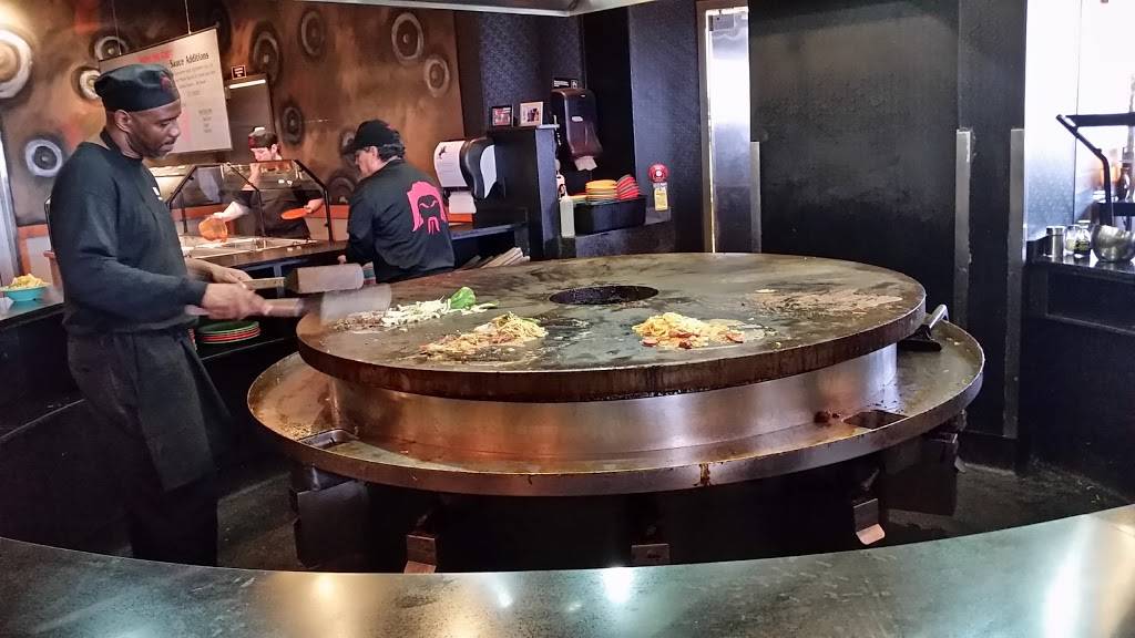 HuHot Mongolian Grill | restaurant | Kennedy Mall, 555 John F Kennedy Rd #685, Dubuque, IA 52002, USA | 5635133121 OR +1 563-513-3121