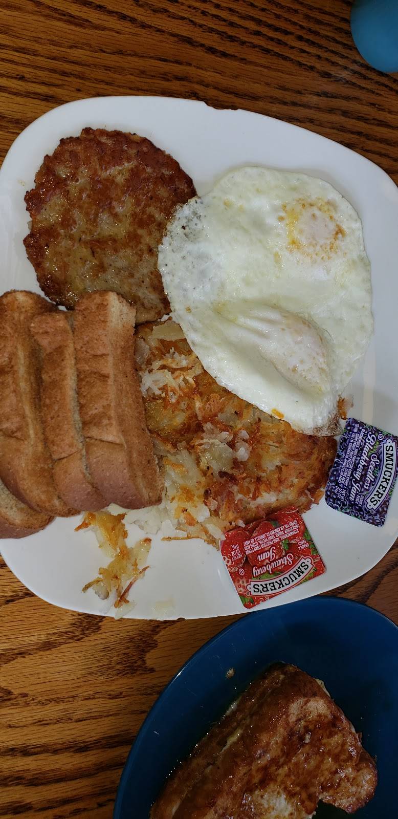 Bonnies Cafe | restaurant | 106 W Oak St, Glenwood City, WI 54013, USA | 7152654145 OR +1 715-265-4145