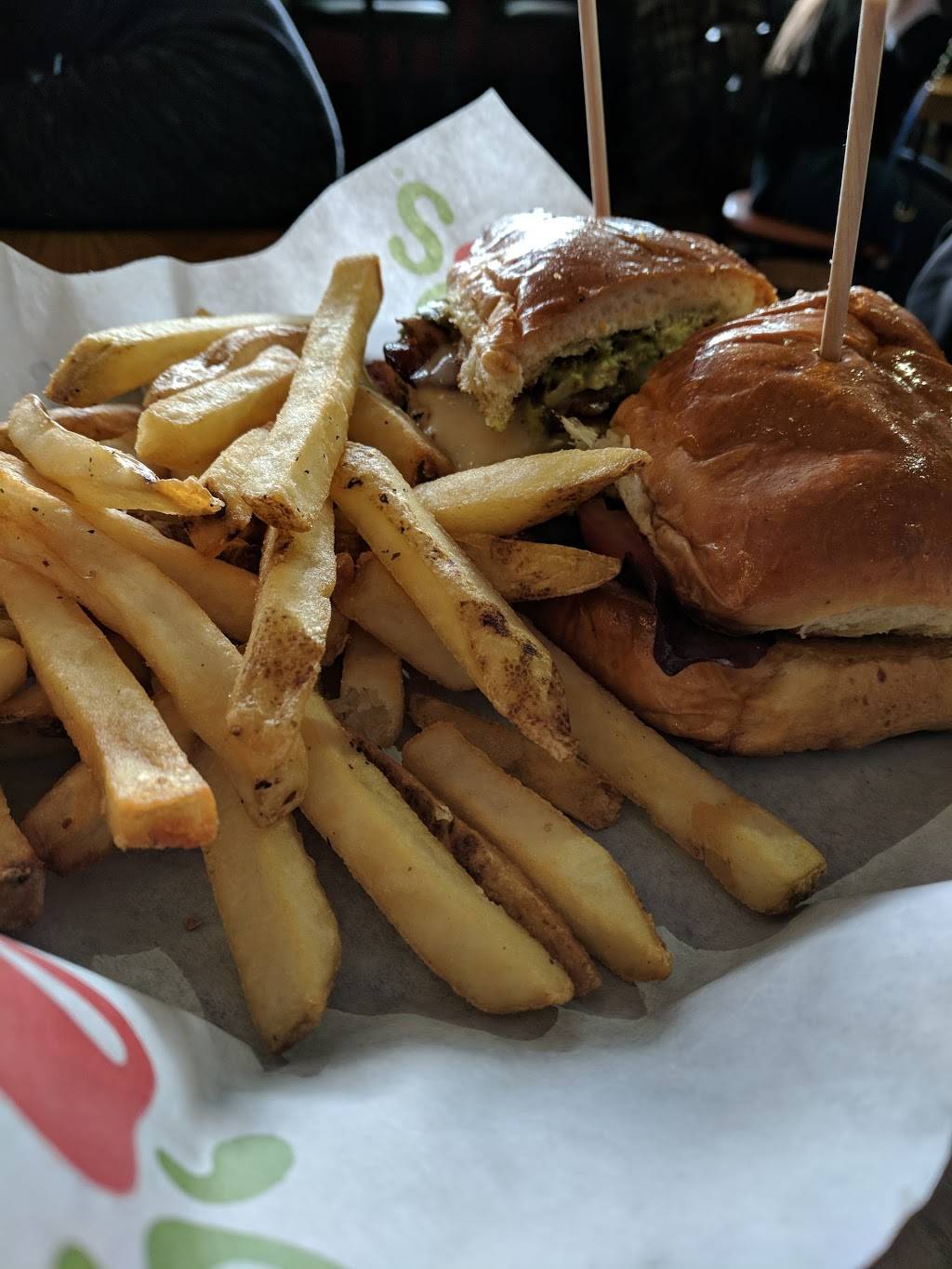 Chilis Grill & Bar | restaurant | 2121 Euclid Ave SC, #212A, Cleveland, OH 44115, USA | 2166875492 OR +1 216-687-5492