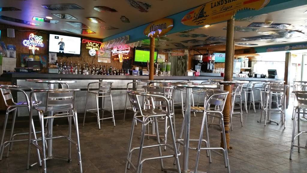 Gilligans Pier | restaurant | 11535 Popes Creek Rd, Newburg, MD 20664, USA | 3012594514 OR +1 301-259-4514