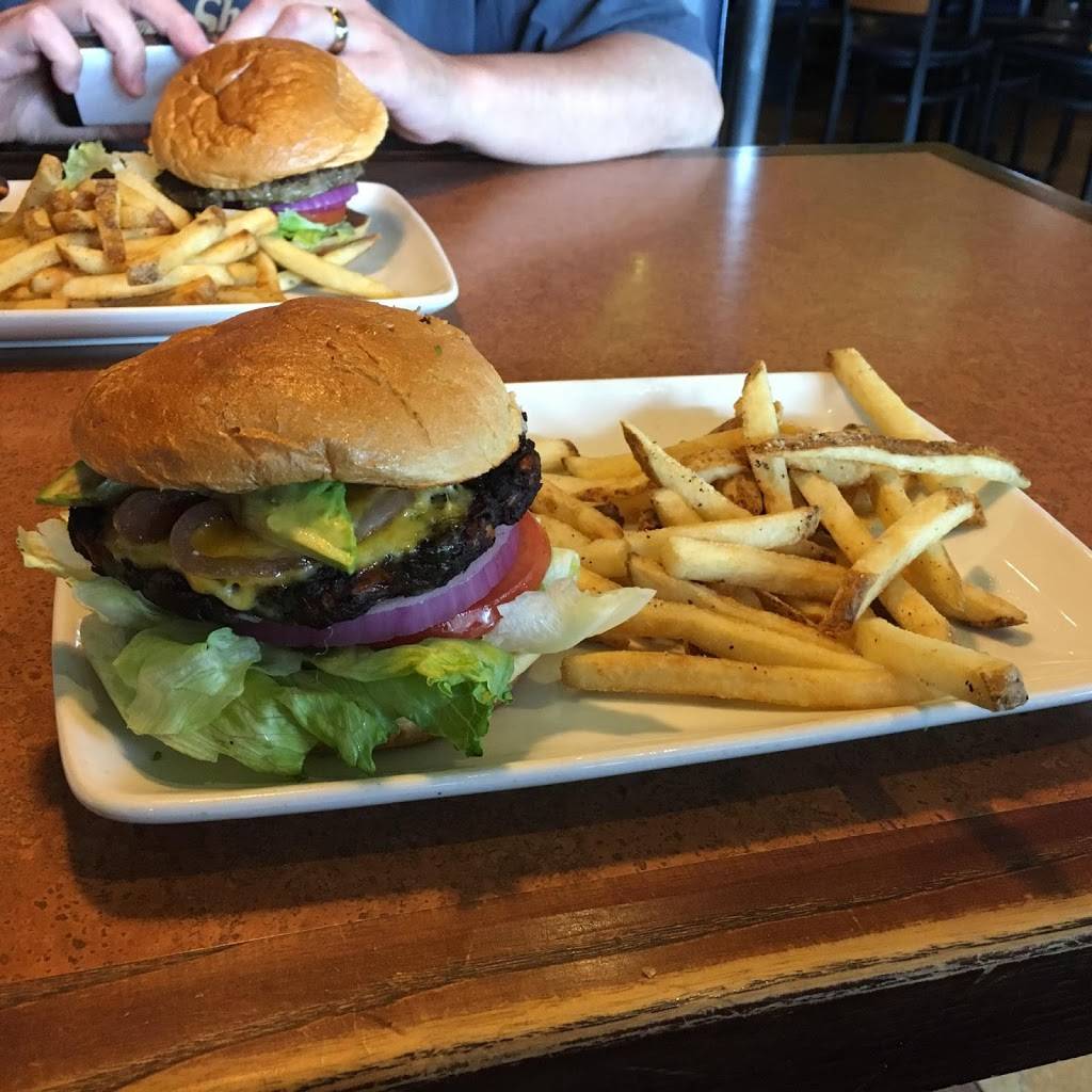 TGI Fridays | restaurant | 6800 Whitmore Lake Rd, Brighton, MI 48116, USA | 8108440541 OR +1 810-844-0541