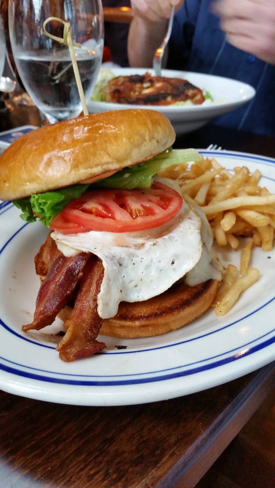 Robertos Real American Tavern | restaurant | 31 S Main St, East Windsor, CT 06088, USA | 8603709888 OR +1 860-370-9888