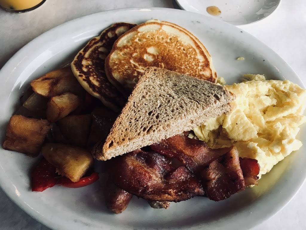 Half Moon | restaurant | 1 High St, Dobbs Ferry, NY 10522, USA | 9146934130 OR +1 914-693-4130