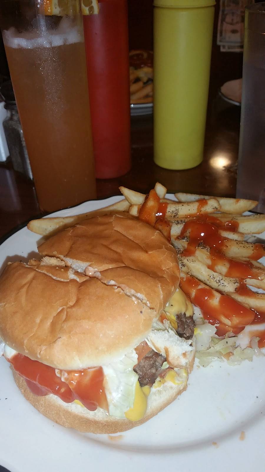 Golden House Restaurant | restaurant | 5238 St Clair Ave, Cleveland, OH 44103, USA | 2168815374 OR +1 216-881-5374