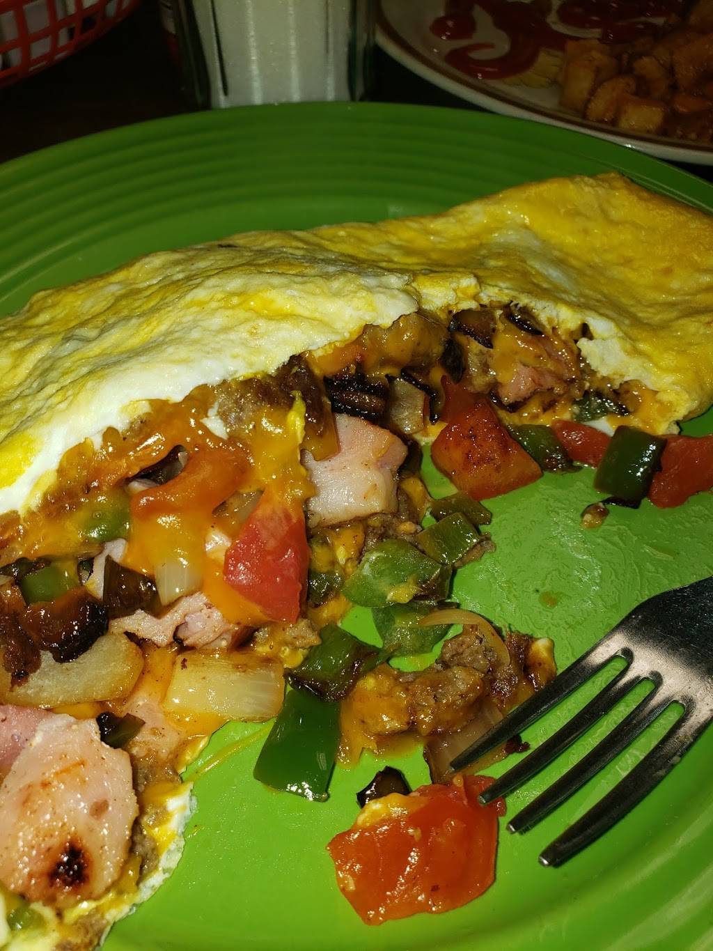 Tinas Home Cookin | restaurant | 136 East St N, Talladega, AL 35160, USA | 2567610392 OR +1 256-761-0392