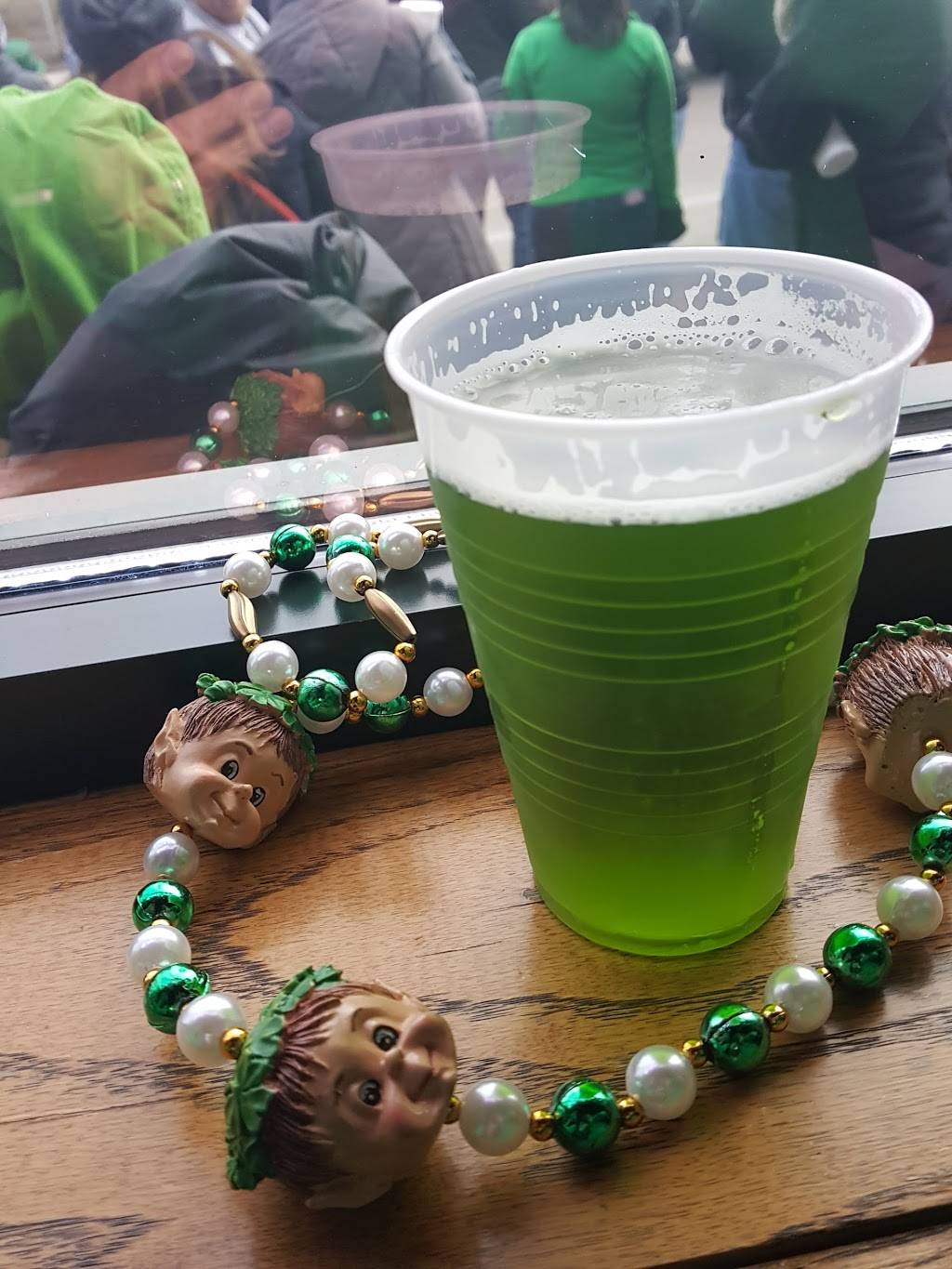 Kellys Bleachers | restaurant | 5218 W Bluemound Rd, Milwaukee, WI 53208, USA | 4142589837 OR +1 414-258-9837