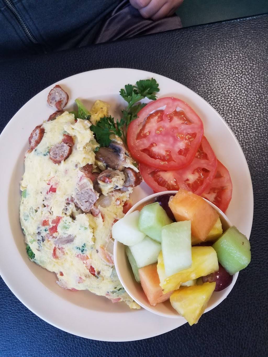 Kafe Royale Restaurant | restaurant | 1007 Calimesa Blvd K, Calimesa, CA 92320, USA | 9097957065 OR +1 909-795-7065