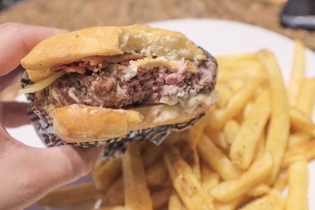 Smokey Bones Bar & Fire Grill | meal takeaway | 2911 Vineland Rd, Kissimmee, FL 34746, USA | 4073977102 OR +1 407-397-7102