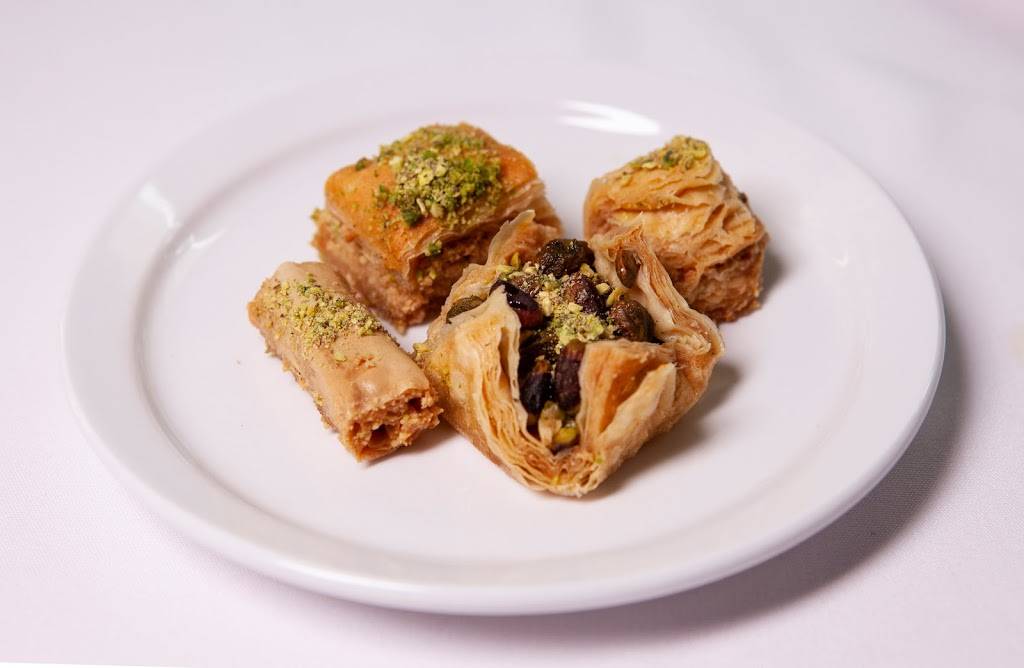 Restaurant Mont Liban | restaurant | 236 Rue Champlain, Saint-Jean-sur-Richelieu, QC J3B 6V8, Canada | 4503466636 OR +1 450-346-6636