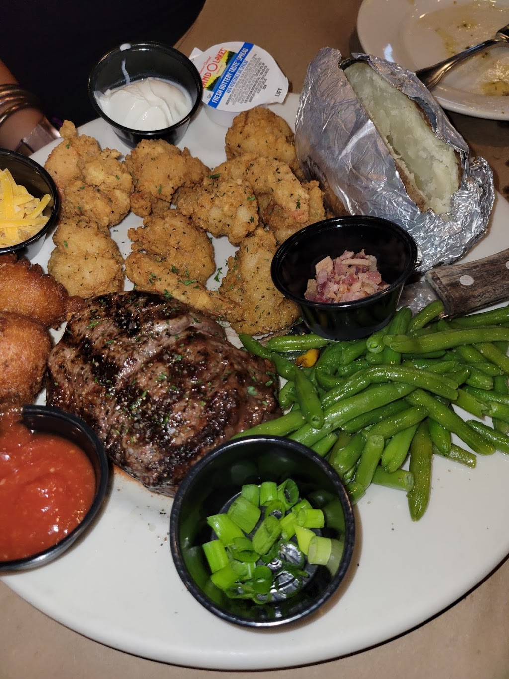 Oyster Bar Restaurant and Marina | restaurant | 13700 River Rd, Pensacola, FL 32507, USA | 8504925600 OR +1 850-492-5600