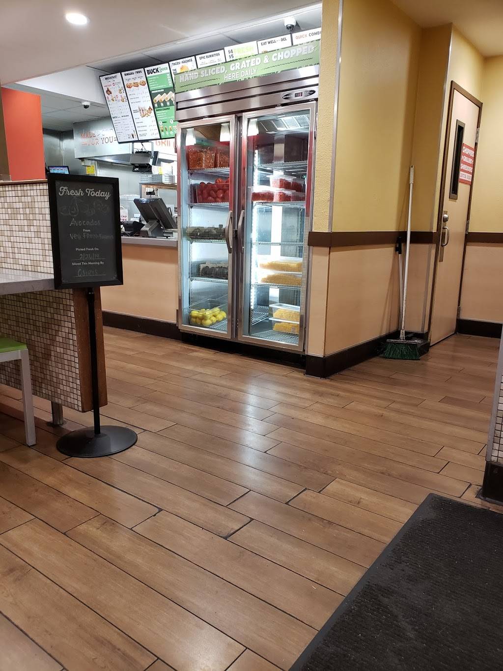 Del Taco | meal takeaway | 1909 E 4th St, Ontario, CA 91764, USA | 9099892066 OR +1 909-989-2066