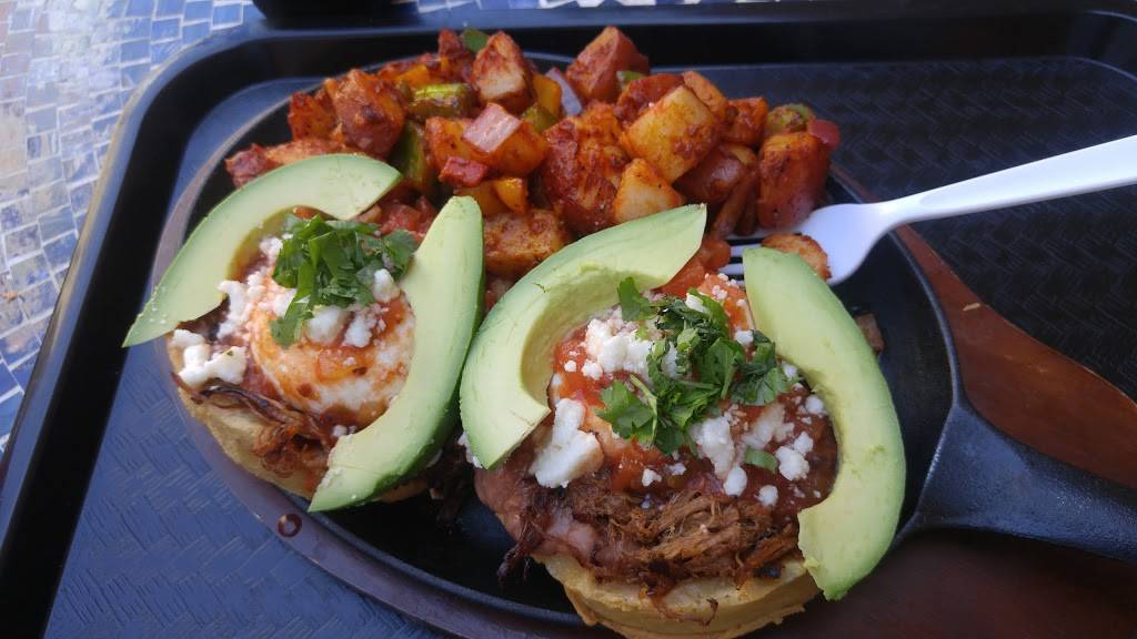 Holé Molé | restaurant | 421 Obispo Ave, Long Beach, CA 90814, USA | 5624392555 OR +1 562-439-2555