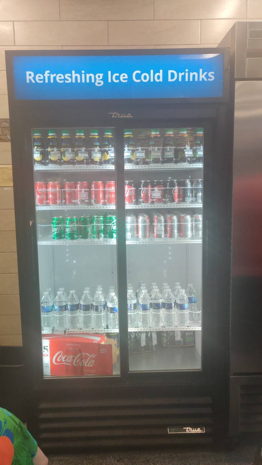 Royal Farms | restaurant | Cross Street Market, 1065S S Charles St, Baltimore, MD 21230, USA | 4435290101 OR +1 443-529-0101