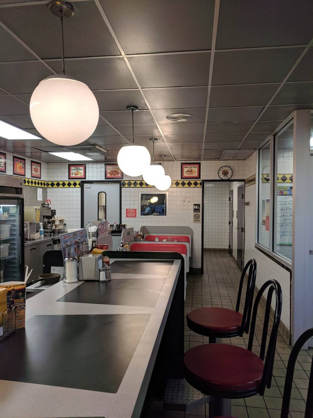 Waffle House | meal takeaway | 613 Jupiter Rd, Plano, TX 75074, USA | 9726330234 OR +1 972-633-0234