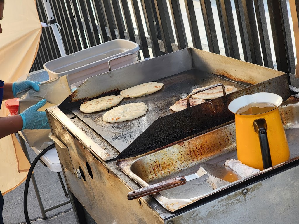 Celias Pupusas | restaurant | 499 Pacheco Rd, Bakersfield, CA 93307, USA | 6613467551 OR +1 661-346-7551