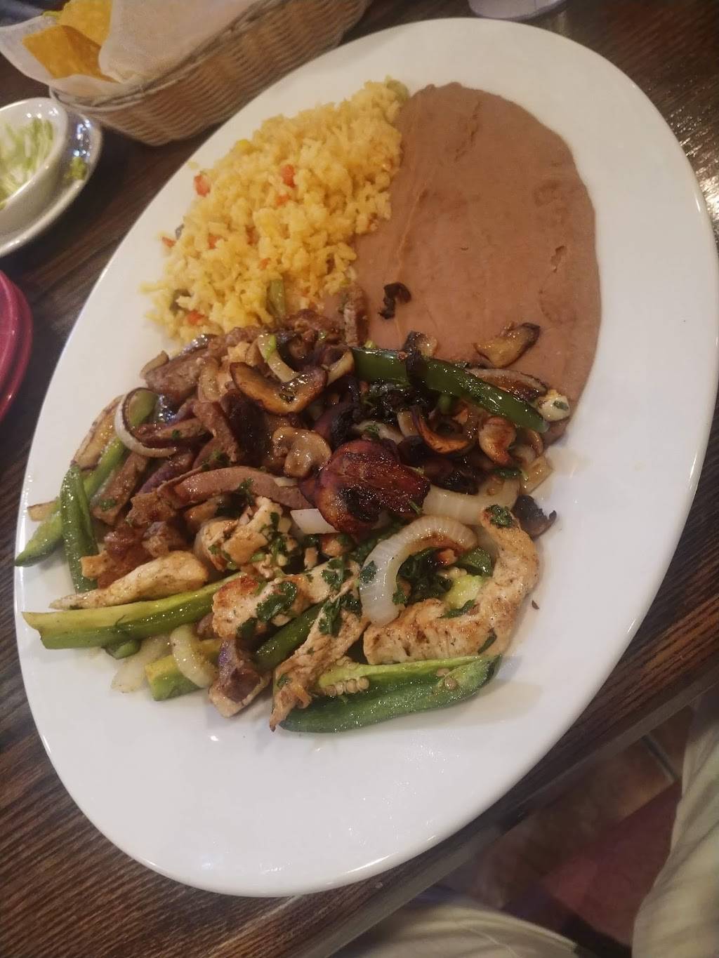 Fiesta Tapatia | restaurant | 431 E Main St, Middletown, DE 19709, USA | 3023789900 OR +1 302-378-9900