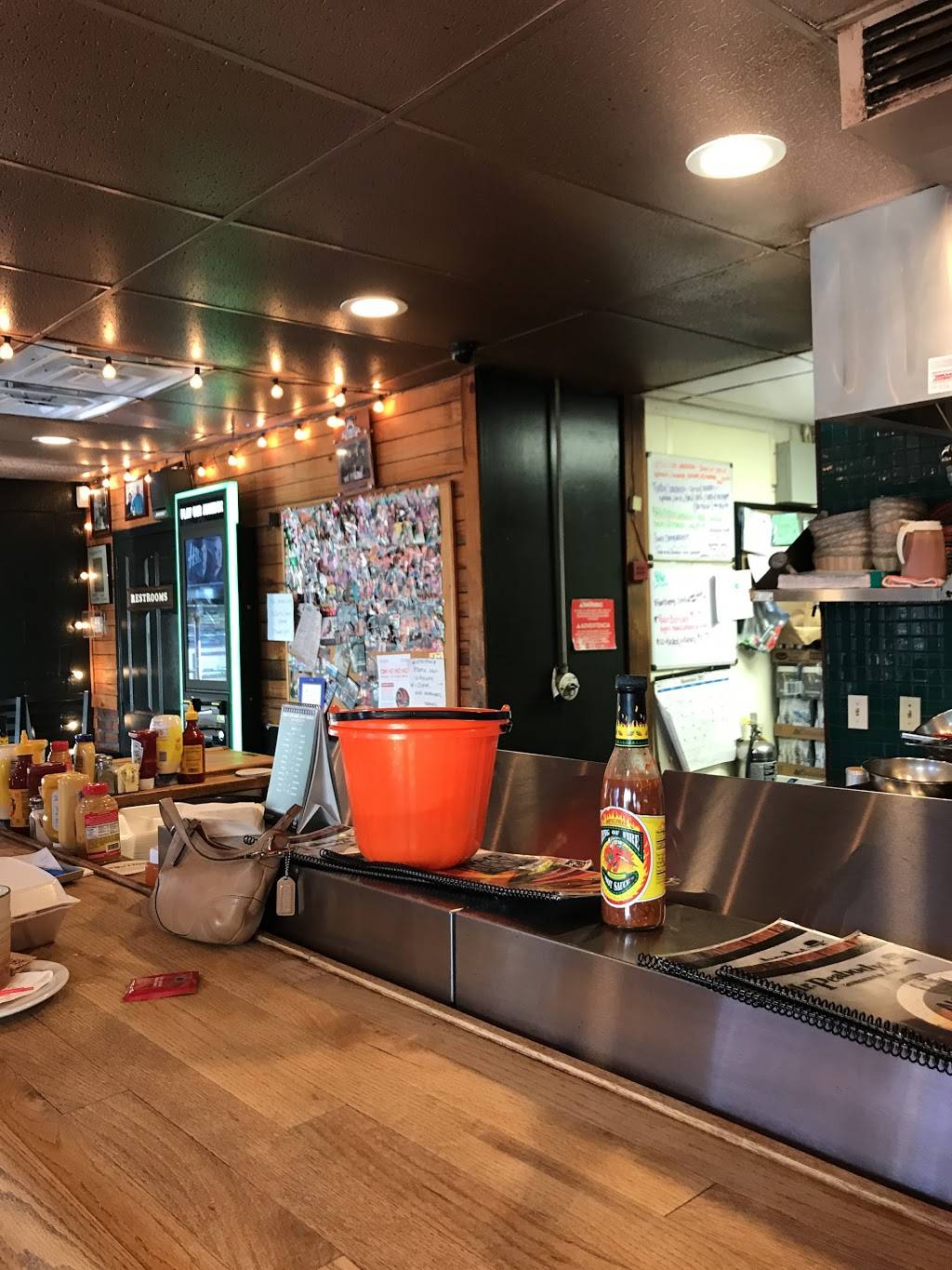 Mr. Peabodys Burgers & Ale | restaurant | 6110 Friars Rd, San Diego, CA 92108, USA | 6195421786 OR +1 619-542-1786