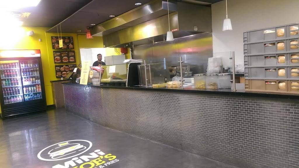 Mini Moes Burgers Fries and Funnel Cakes | restaurant | 1961 Lawrence Ave E #1, Scarborough, ON M1R 2Y8, Canada | 6473516637 OR +1 647-351-6637