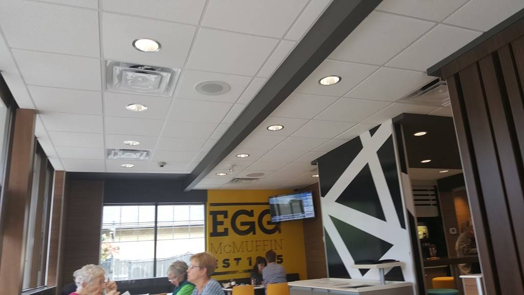 McDonalds | cafe | 269 Caradoc St S, Strathroy, ON N7G 2P3, Canada | 5192453821 OR +1 519-245-3821