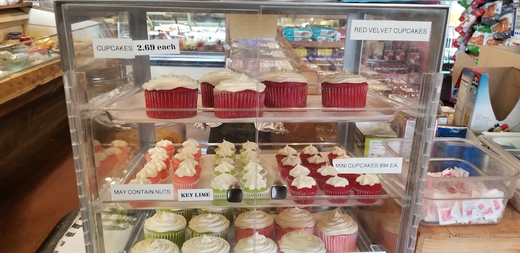 Bettys Country Store | restaurant | 18 Yonah St, Helen, GA 30545, USA | 7068782943 OR +1 706-878-2943